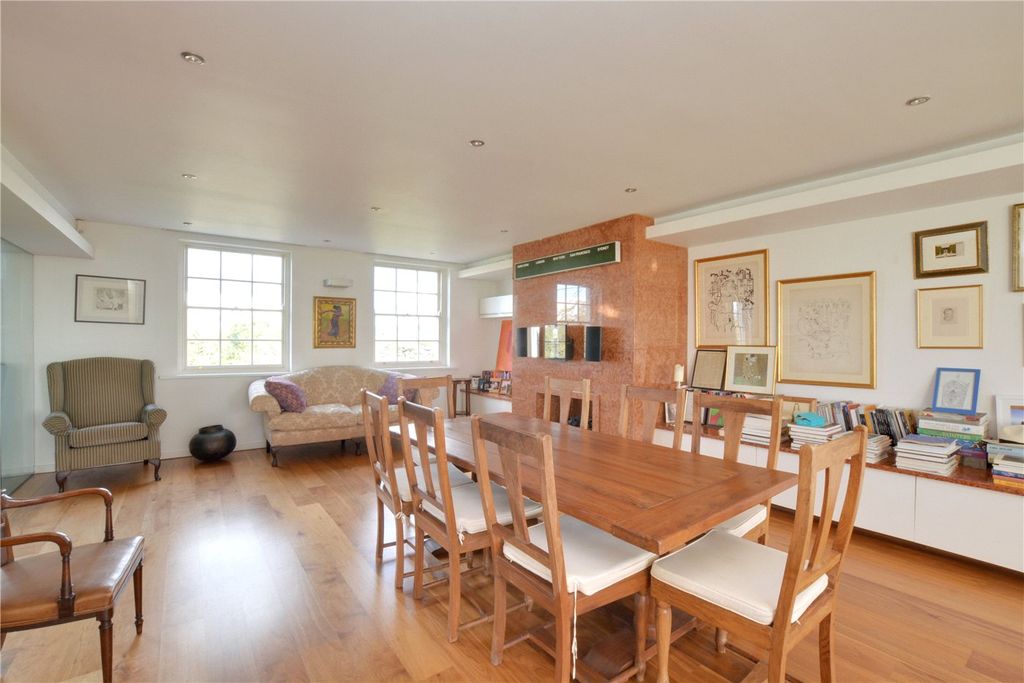 Property photo 3 of 27