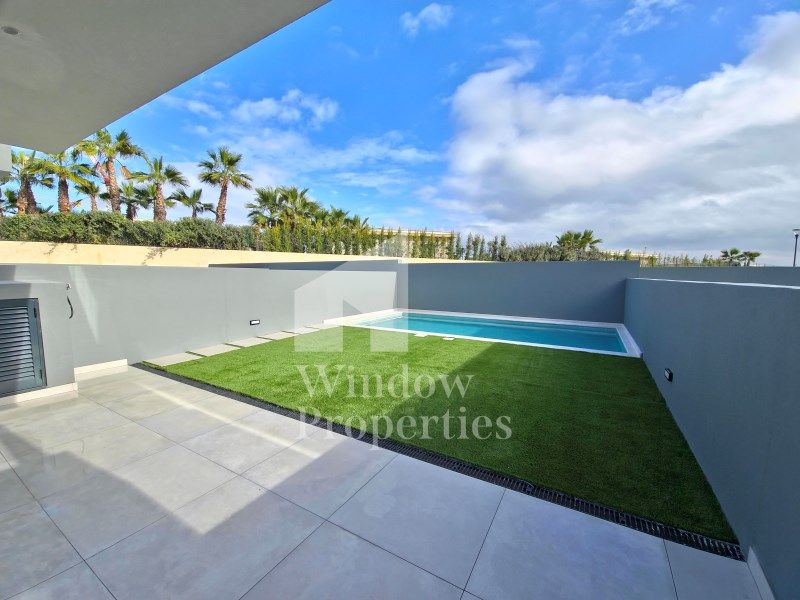 Property photo 2 of 61