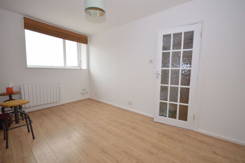 Property photo 3 of 7 Photo 8