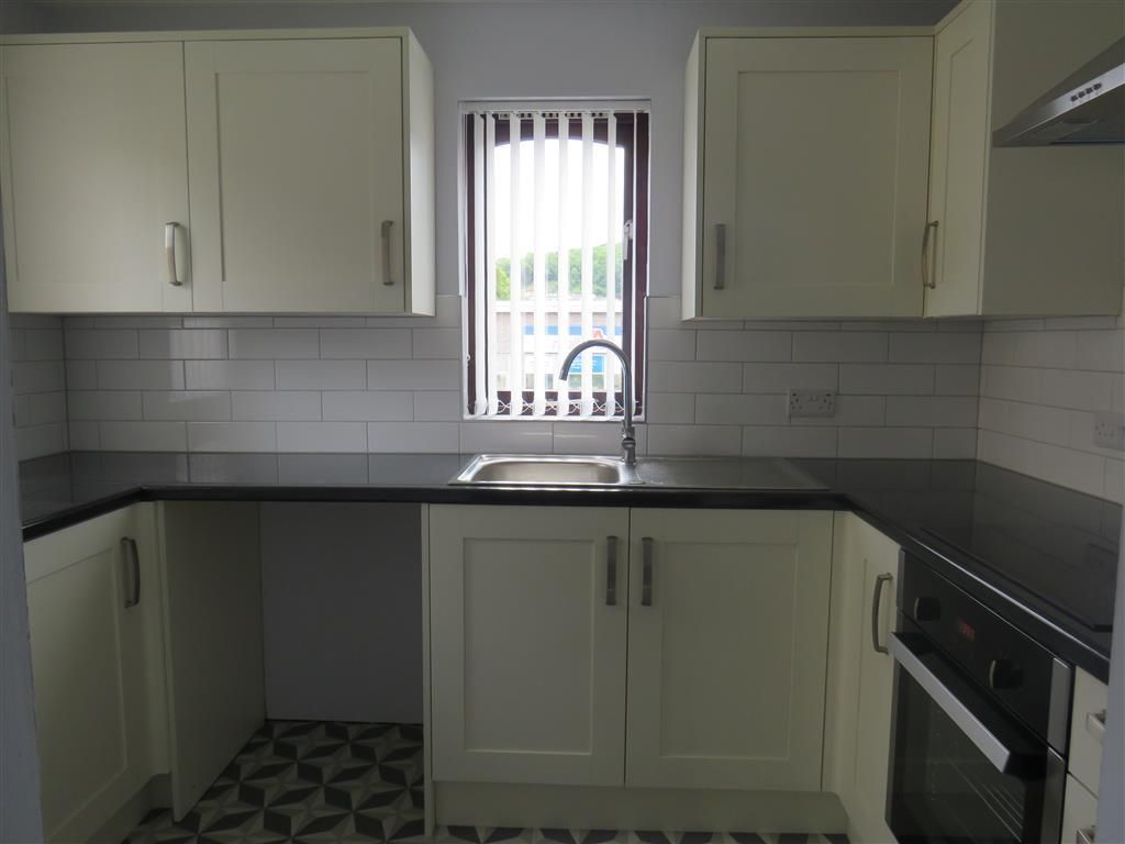 Property photo 3 of 8 Kitchen