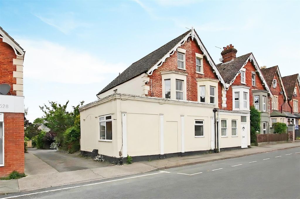 Property photo 1 of 15 77A Estcourt Road (16).Jpg
