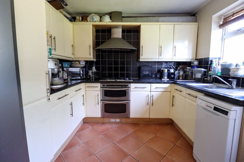 Property photo 2 of 9 Kitchen