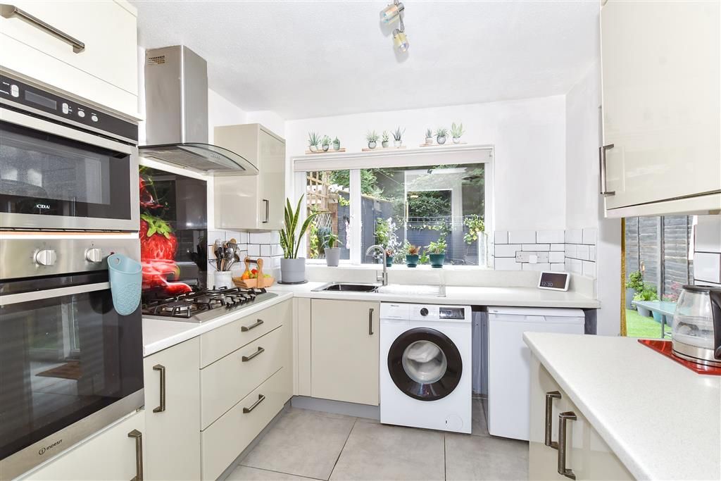Property photo 1 of 9 Kitchen