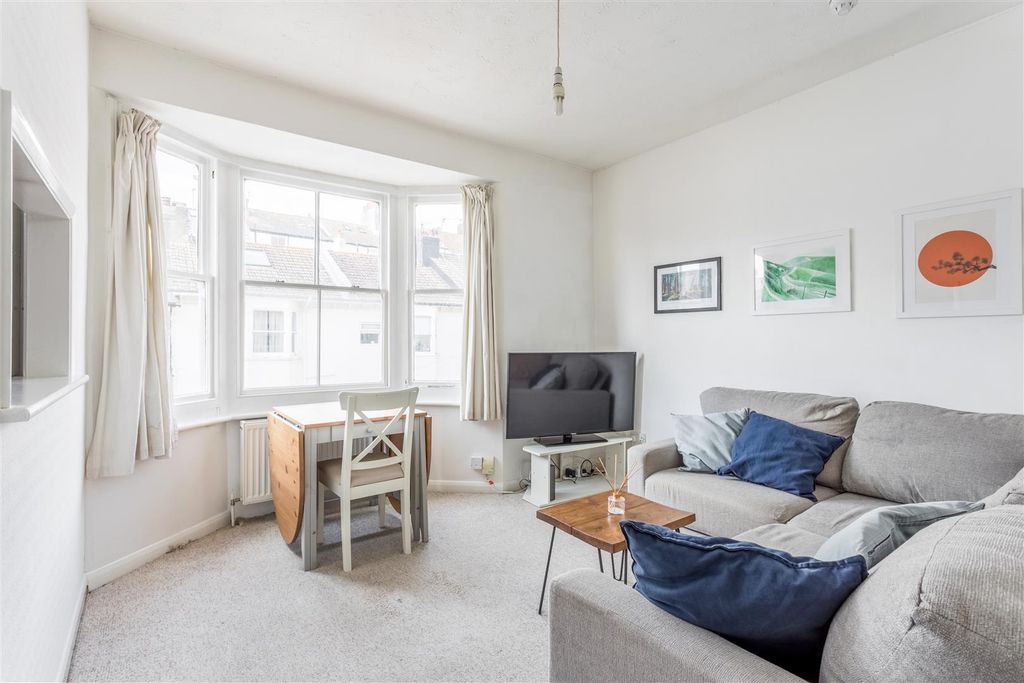 Property photo 2 of 19 Flat 4, 30 Buckingham Street-6.Jpg