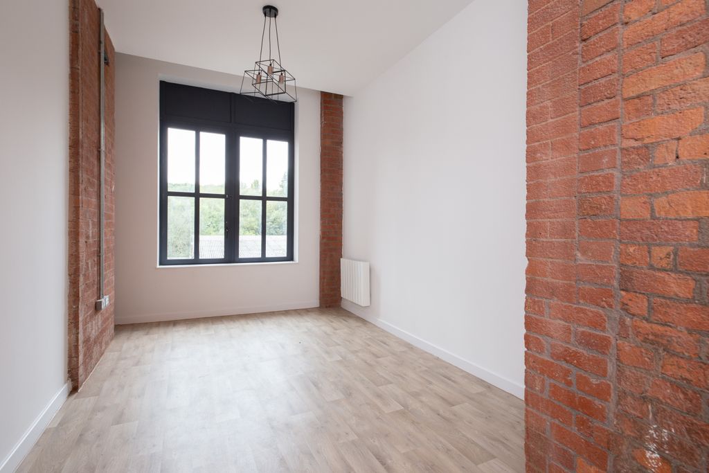 Property photo 2 of 26