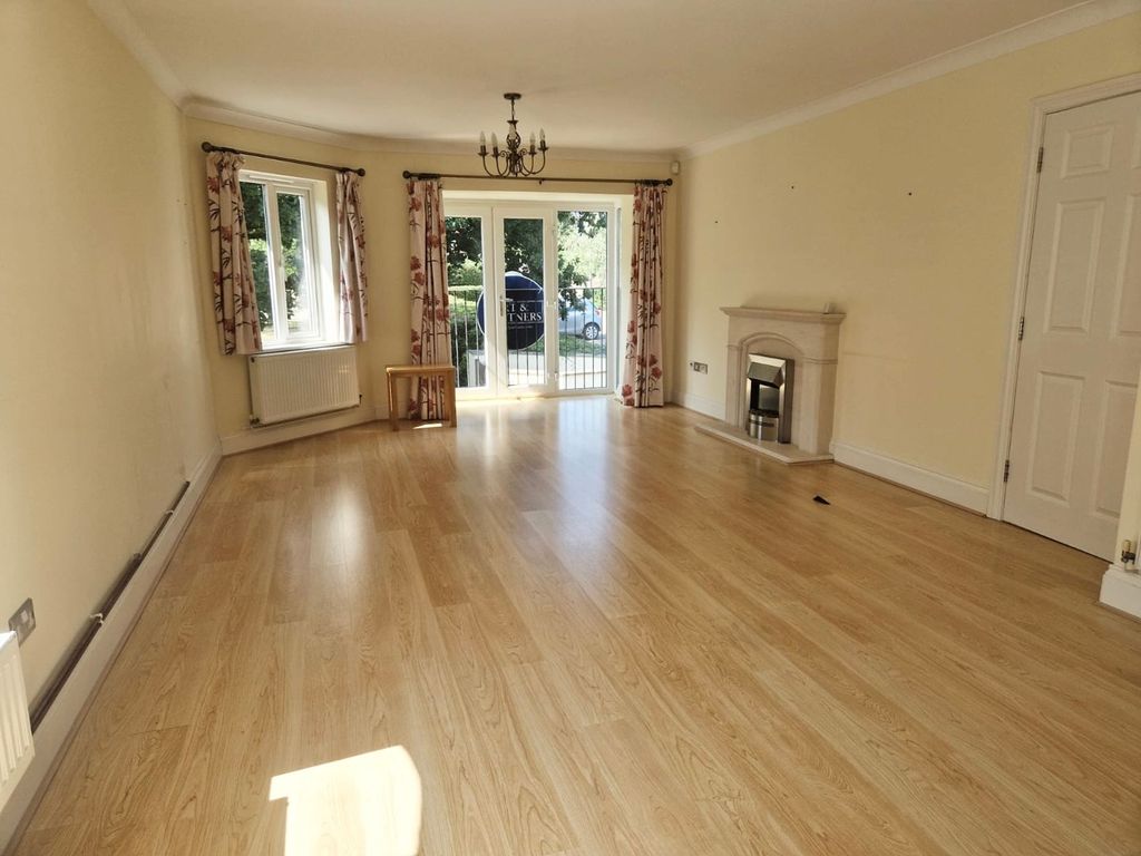 Property photo 2 of 9