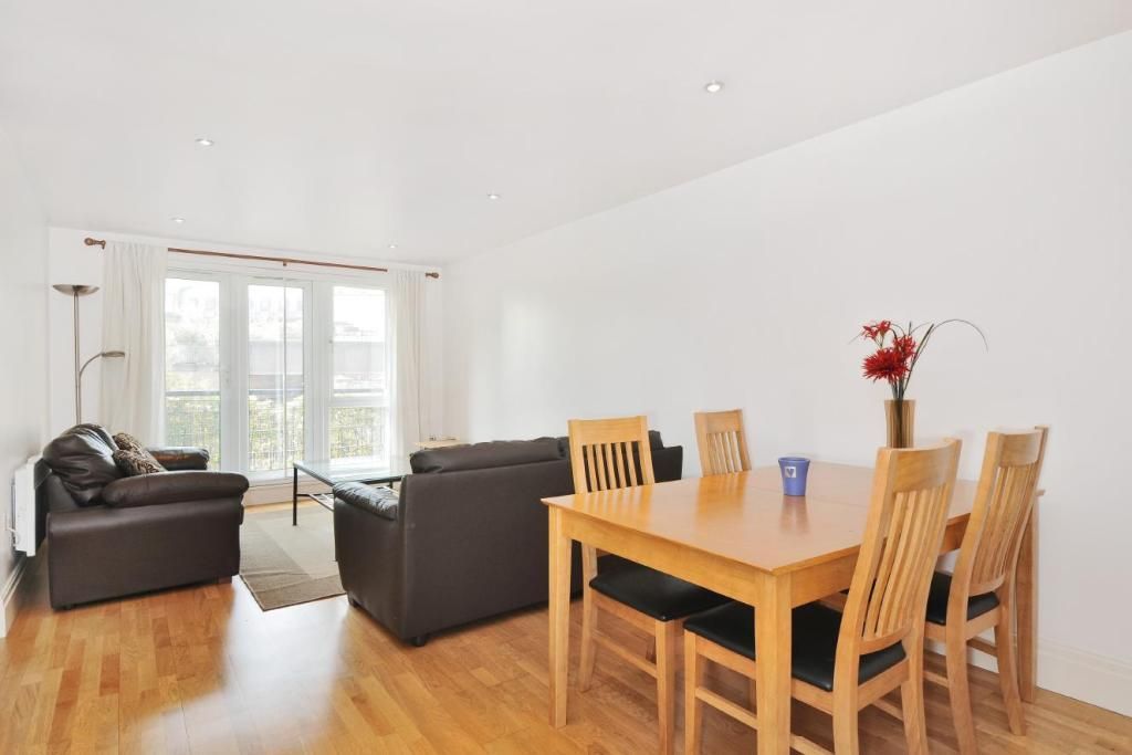 Property photo 2 of 7 Front