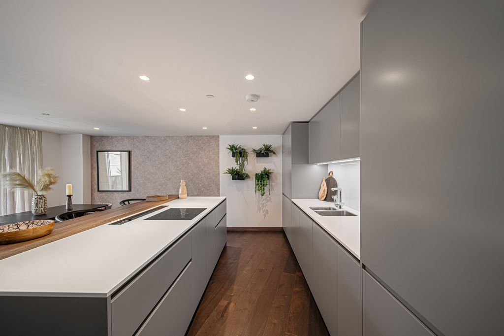 Property photo 2 of 17 Paddington Gardens B501-32.Jpg