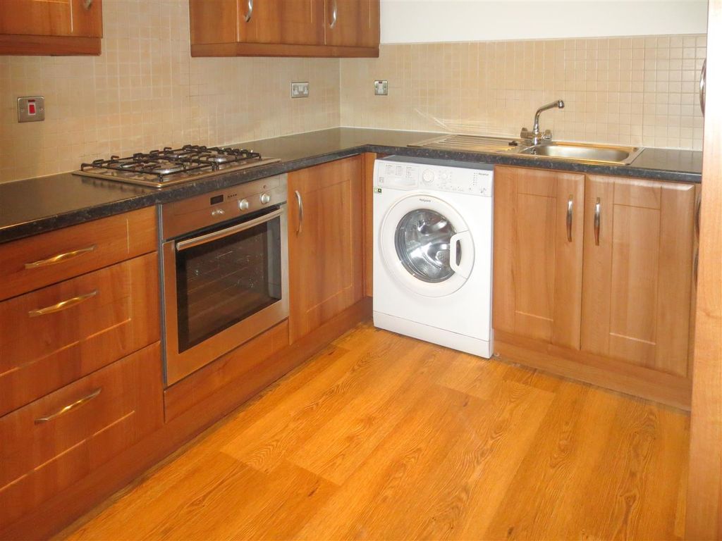 Property photo 2 of 11 Kitchen