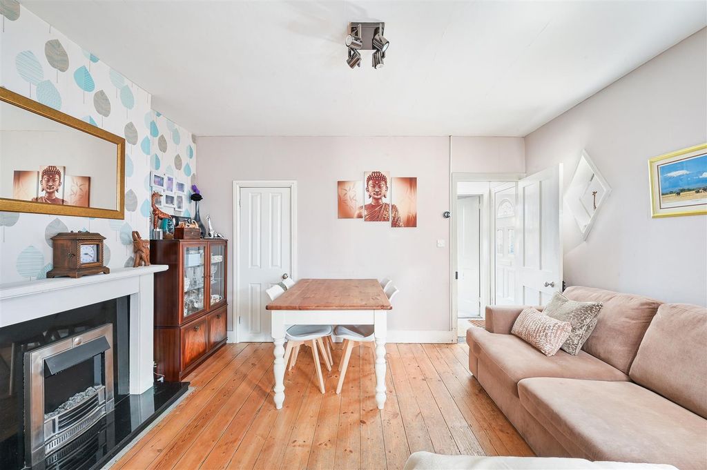 Property photo 3 of 20 Lyme Regis Road, 34- (3).Jpg