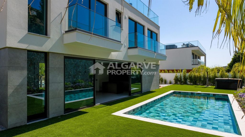 Property photo 1 of 61 Modern 4 Bedroom Villa With Swimming Pool And Jacuzzi Near The Beach And Albufeira Marina, Algarve