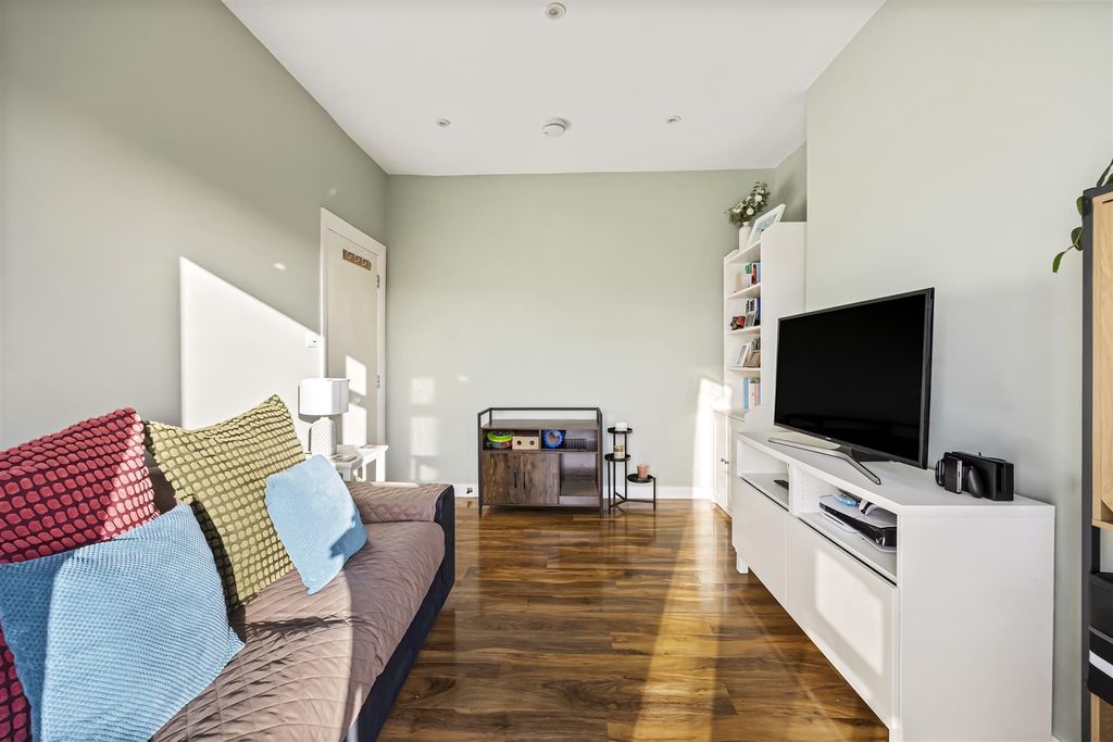 Property photo 3 of 17 Teville Road_25_Flat 3-012.Jpg