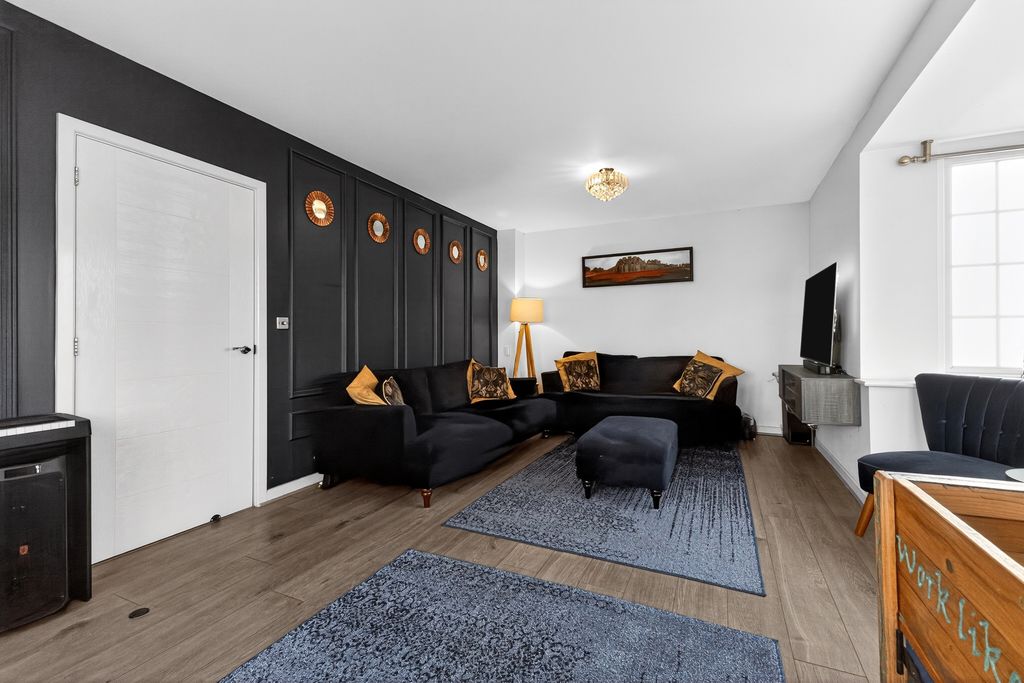 Property photo 3 of 20