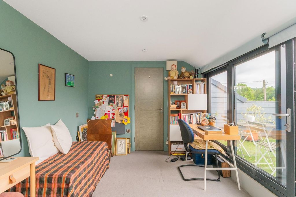 Property photo 3 of 24 F81C5R3Sg - Bedroom A.Jpg