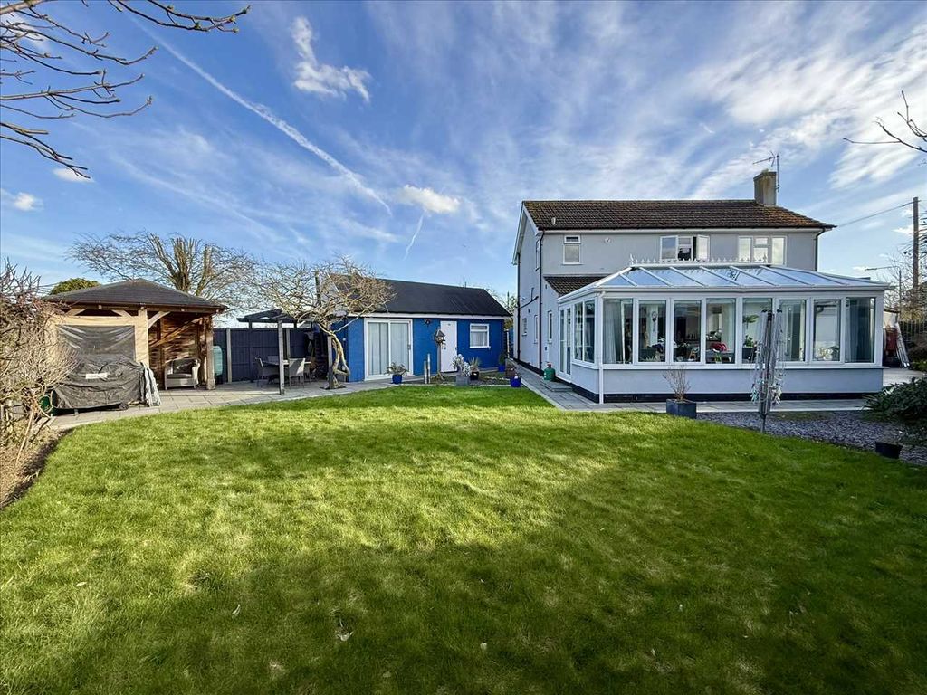 Property photo 2 of 33