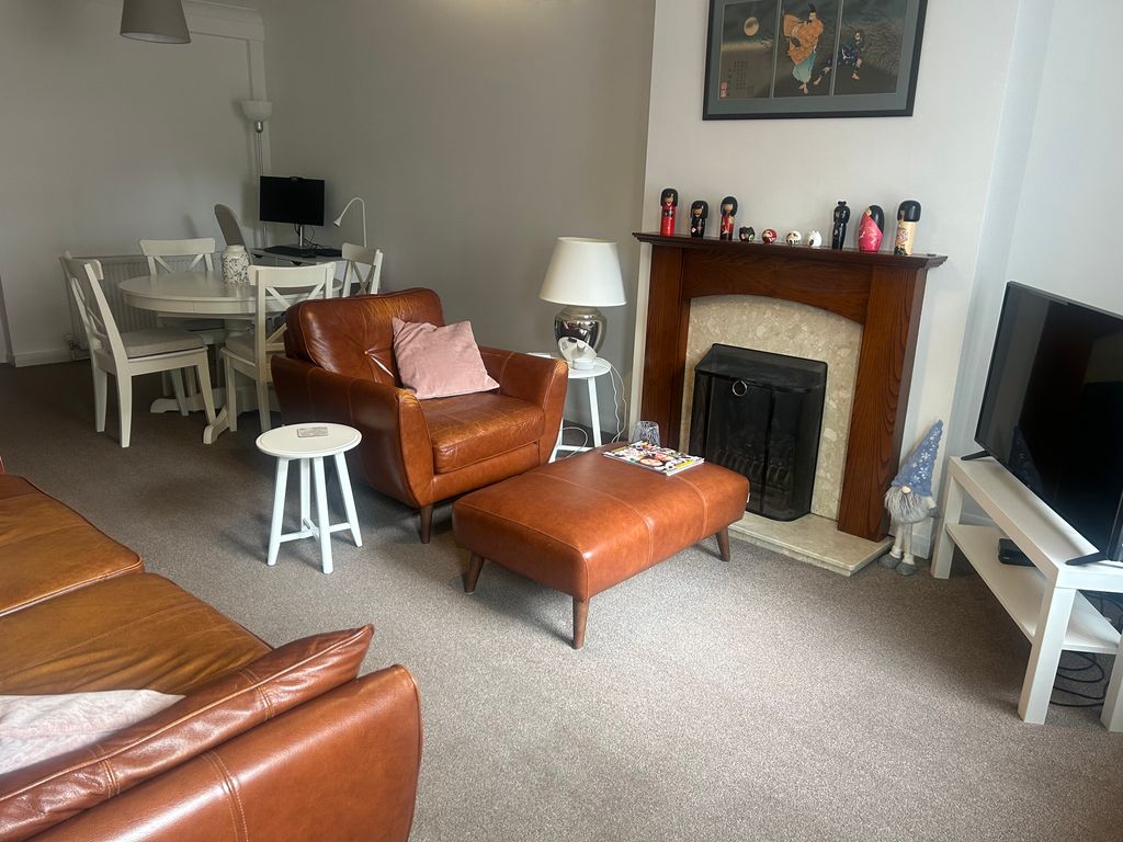 Property photo 2 of 11 Living Room