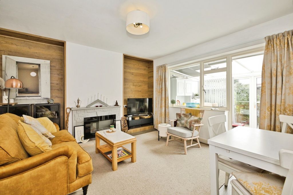 Property photo 2 of 8 Pbox-Img.Jpg