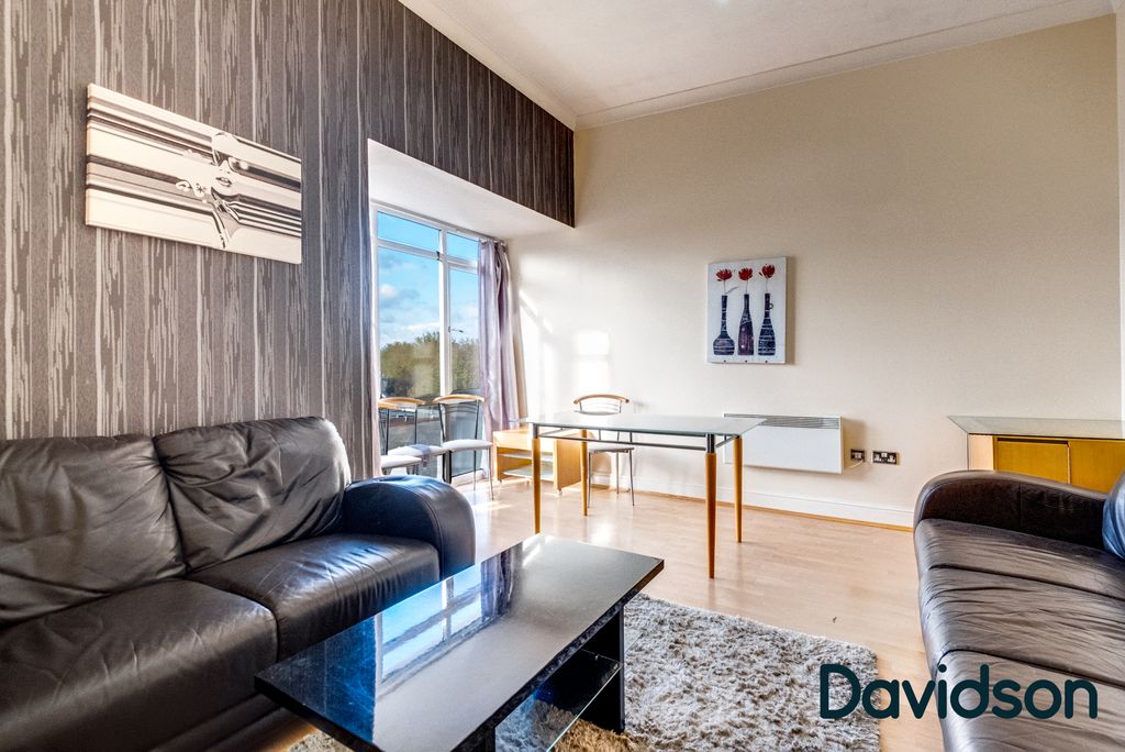 Property photo 2 of 14 404 Qube 3