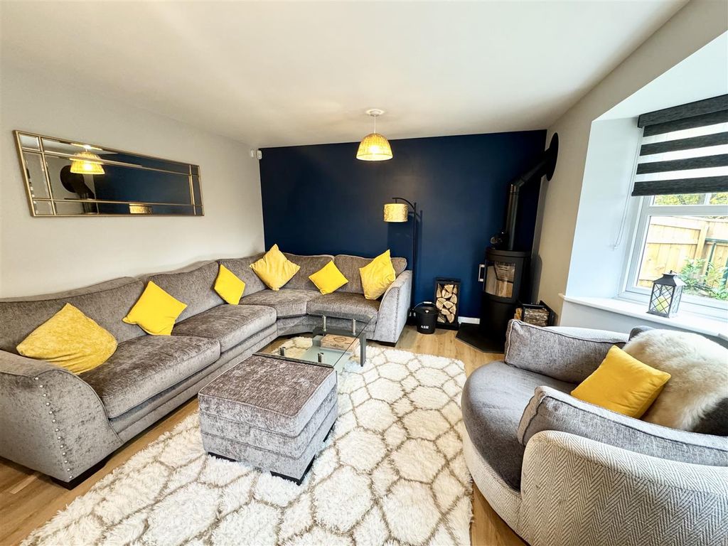 Property photo 2 of 16 Lounge