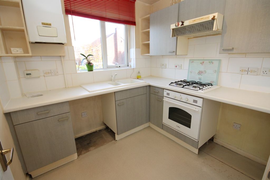 Property photo 3 of 12 Kitchen