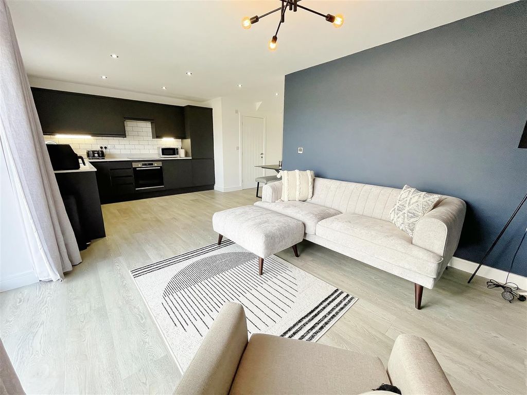 Property photo 2 of 30 Lounge Area