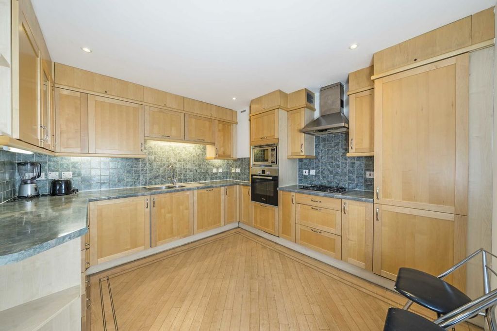 Property photo 3 of 6