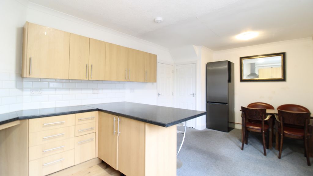 Property photo 3 of 7 Kitchen