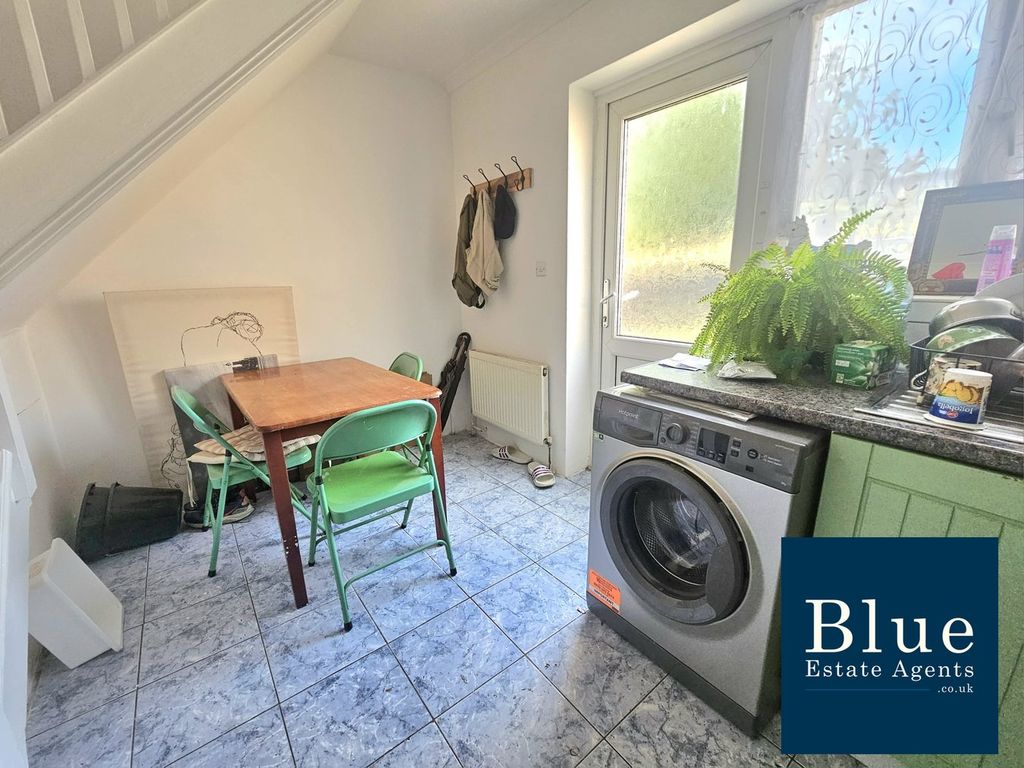 Property photo 1 of 7 Kitchen Area