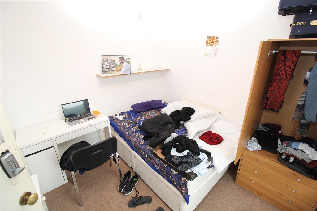 Property photo 1 of 5 Bright Bedroom With Ample Storage And Desk Area...