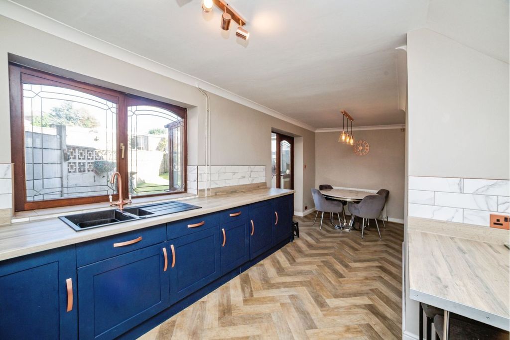 Property photo 2 of 18 Kitchen/Dining Room