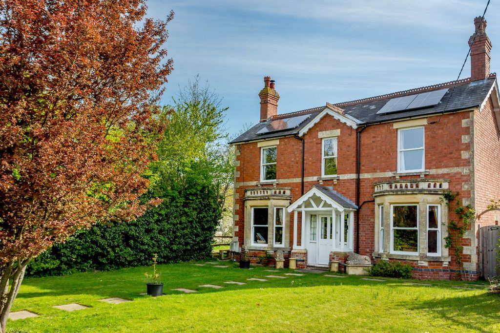 Property photo 1 of 18 Picture No. 05