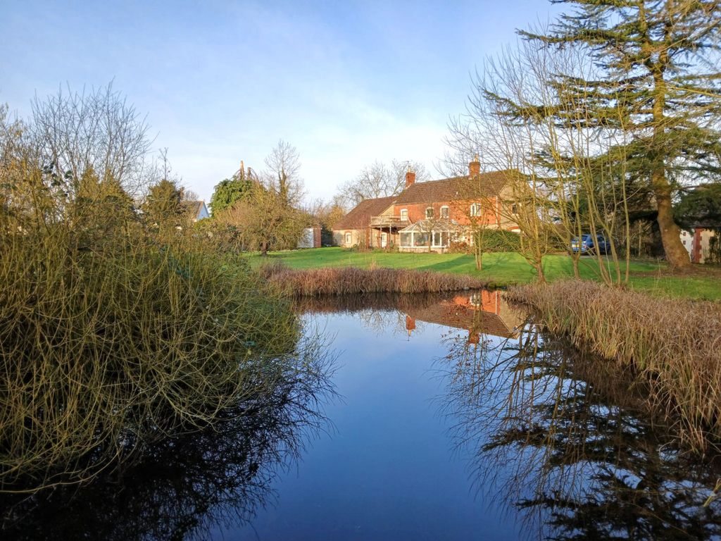 Property photo 1 of 47