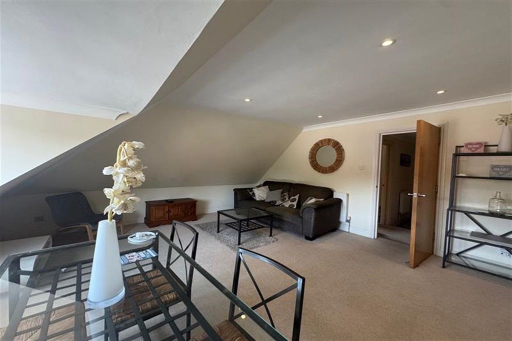 Property photo 1 of 8 (Main)