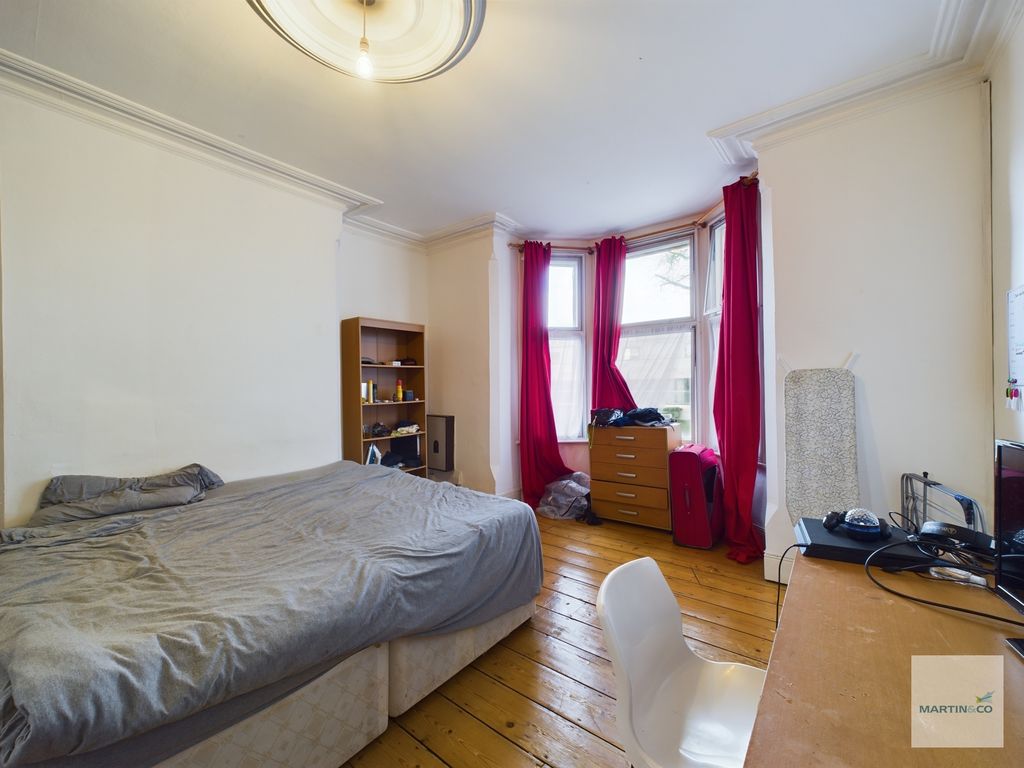 Property photo 1 of 11 Room 3