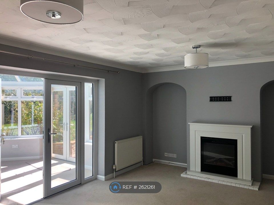 Property photo 2 of 11 Lounge