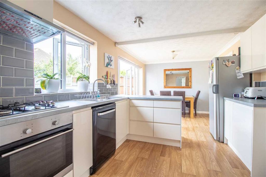 Property photo 2 of 17