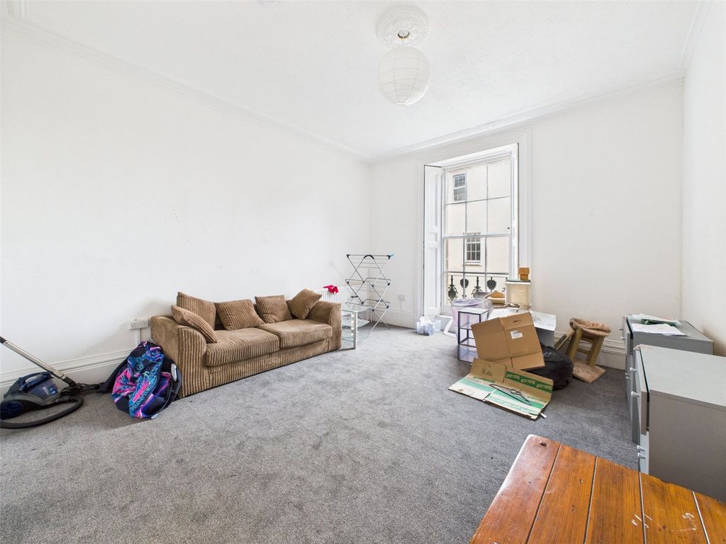 Property photo 2 of 17 Picture No. 14