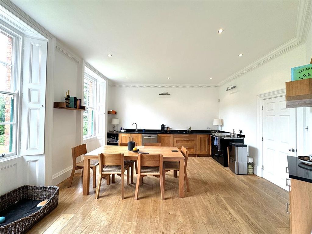 Property photo 2 of 33 Photo 27