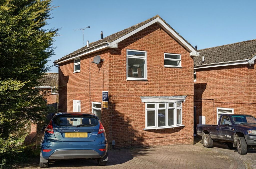 Property photo 2 of 14 128201022