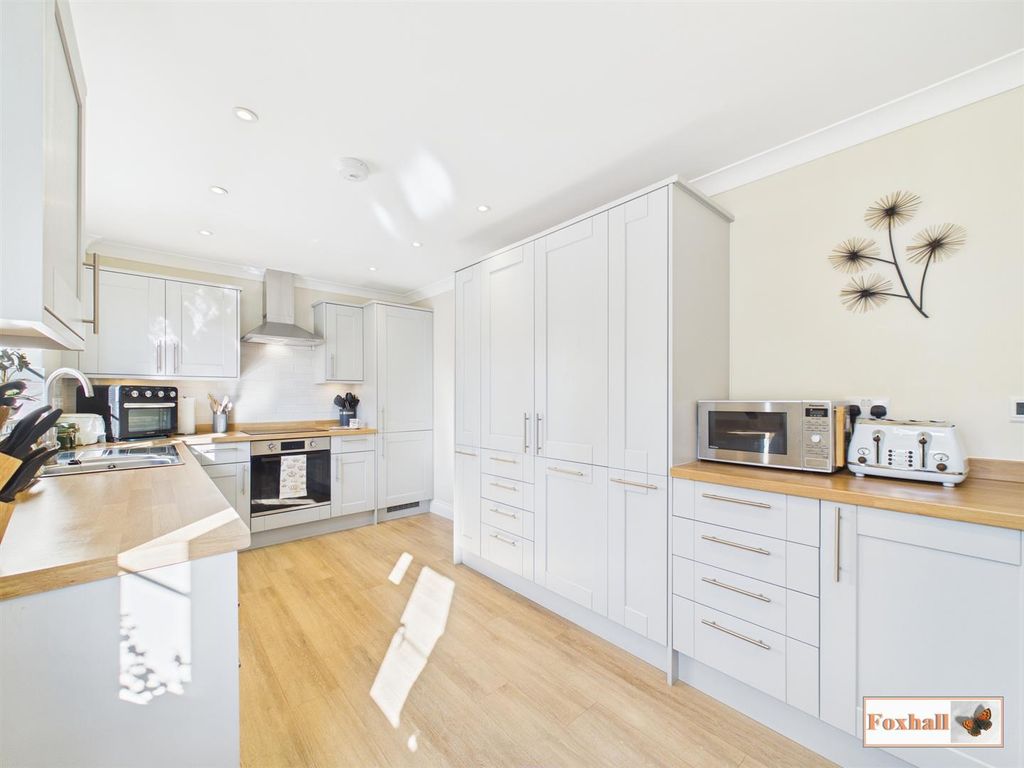 Property photo 2 of 23 Kitchen