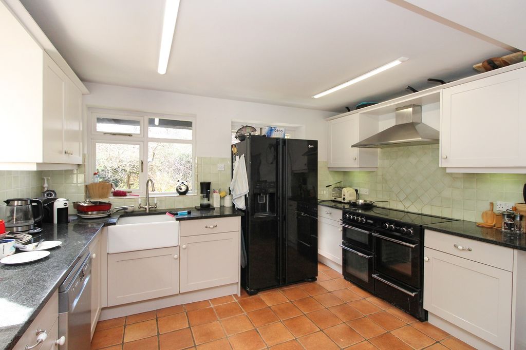Property photo 3 of 7 Kitchen
