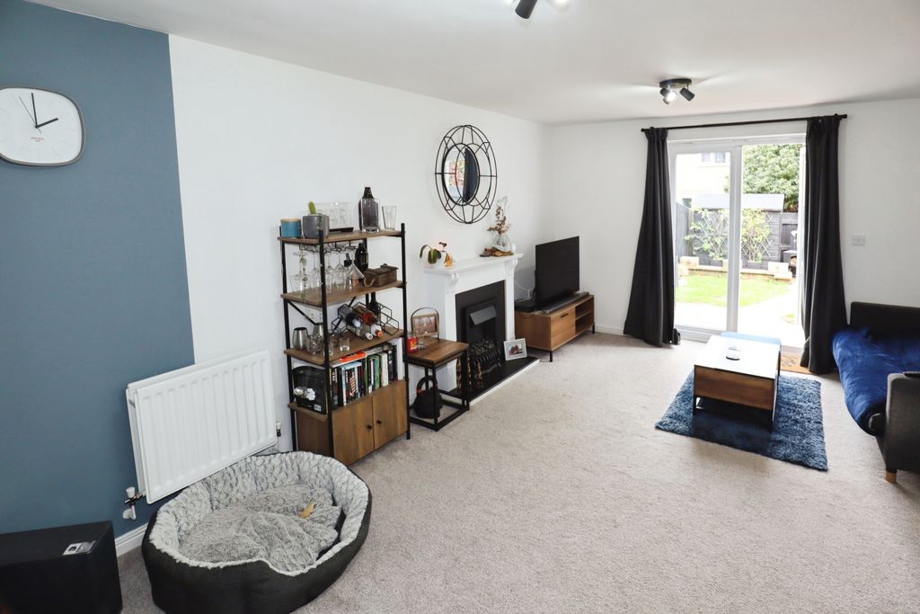 Property photo 3 of 11