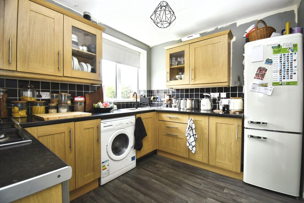 Property photo 3 of 18 Kitchen
