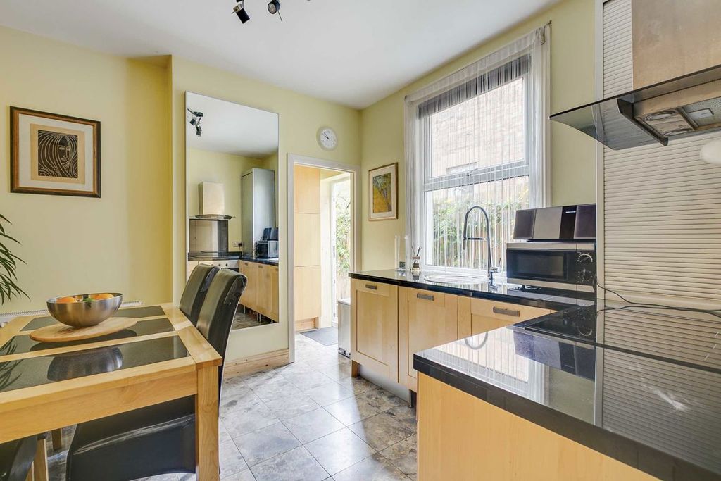 Property photo 3 of 6