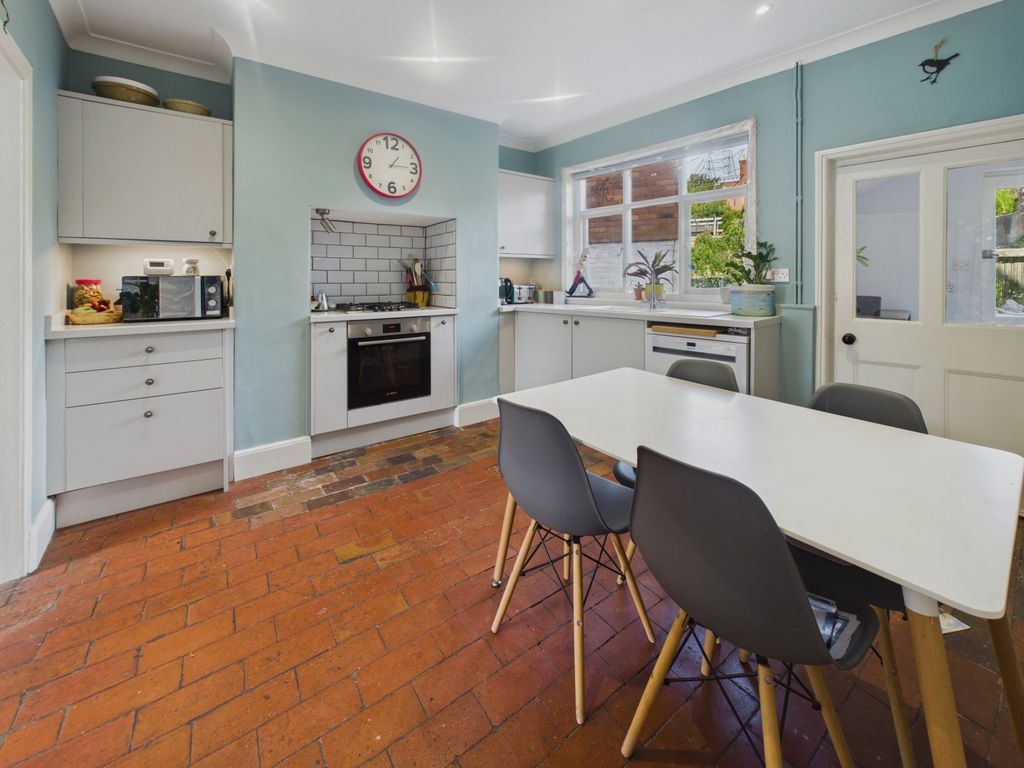Property photo 2 of 15 Kitchen 2