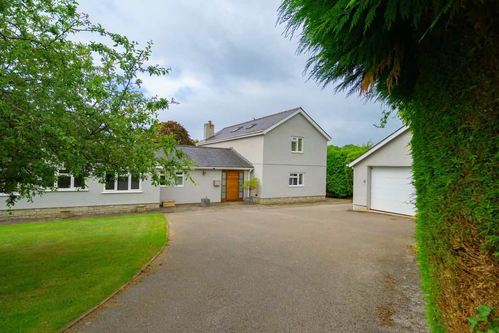 Property photo 1 of 28