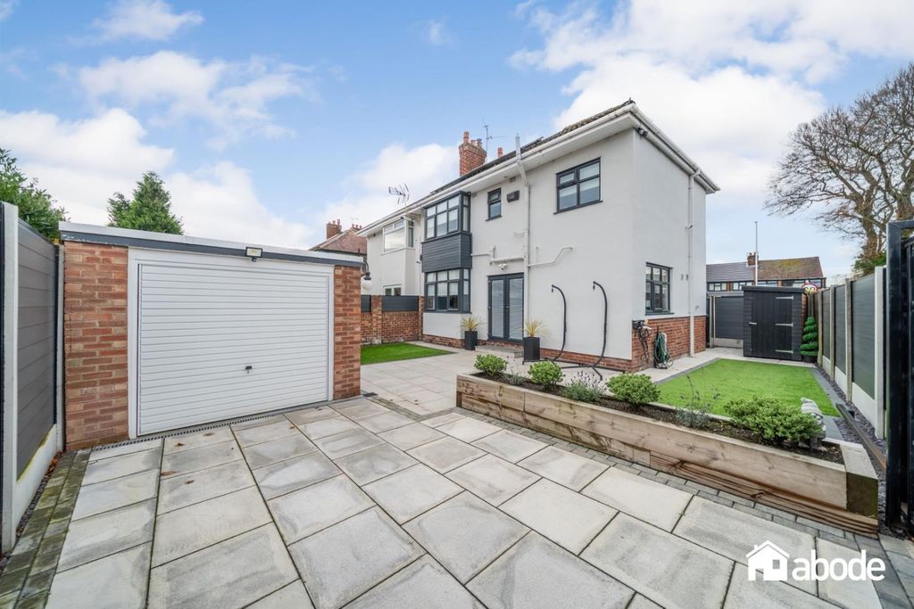 Property photo 2 of 32 Dsc08149-Hdr.Jpg