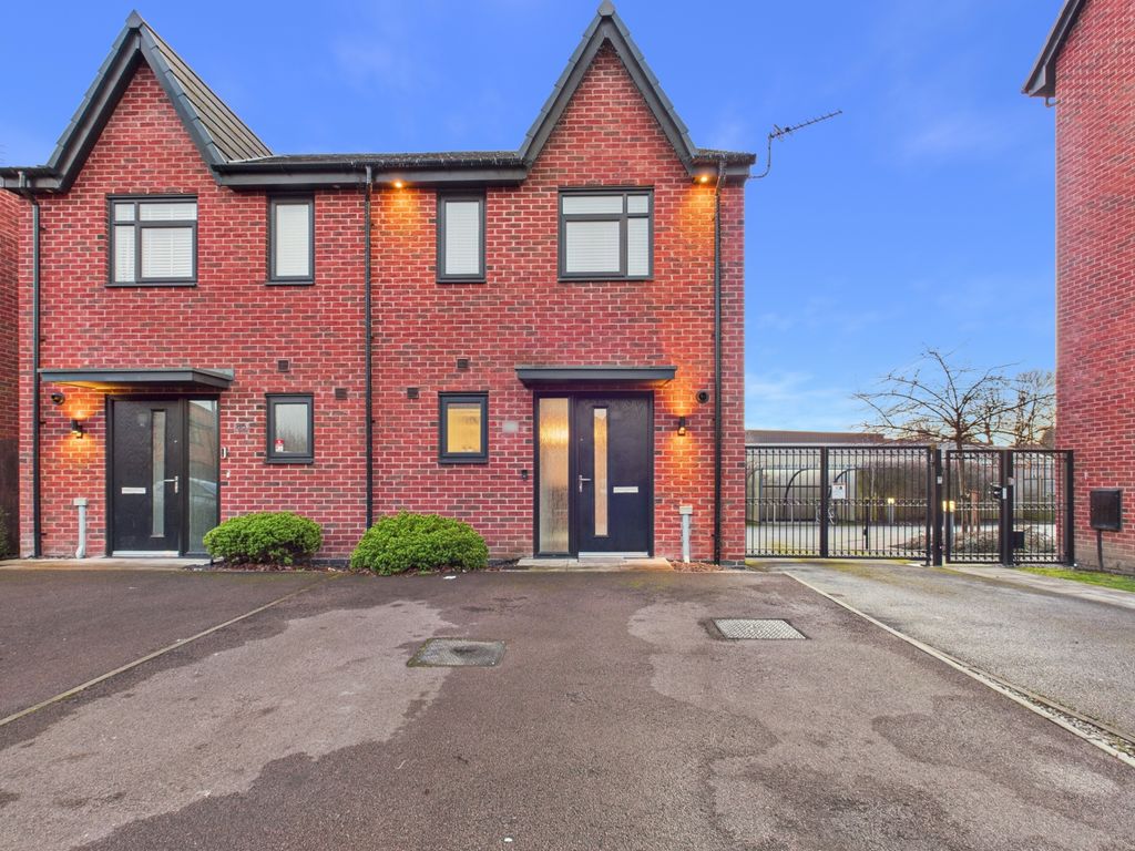 Property photo 1 of 17 Cam03729G0-Pr0215-Still018