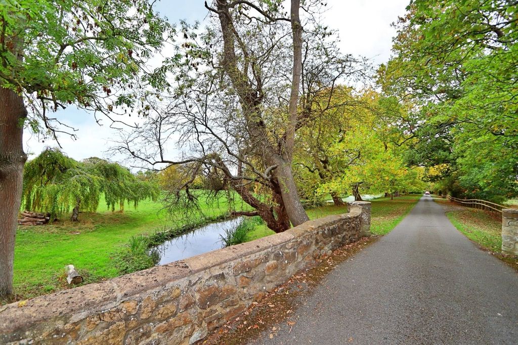 Property photo 2 of 19 Picture No. 14