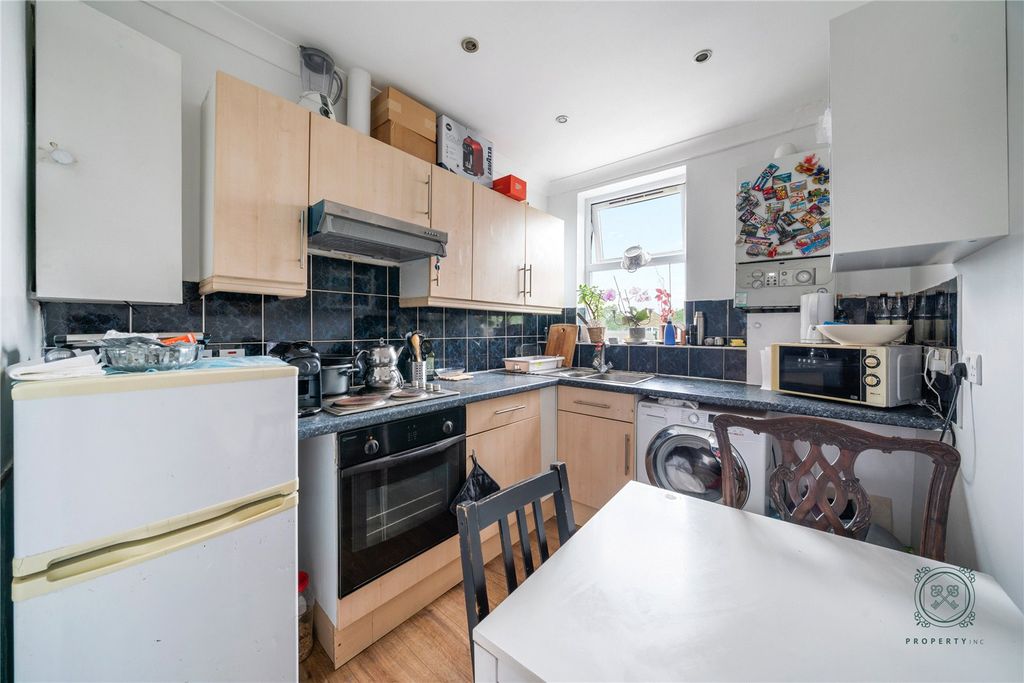 Property photo 2 of 4 Kitchen